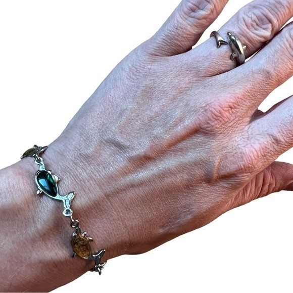 Vintage Dolphin Ring & Mother of Pearl Dolphin Link Bracelet Set - Picture 3 of 12